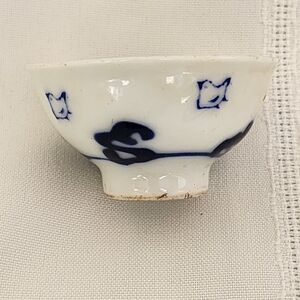 Antique Chinese Imari Blue and White Porcelain Tea Bowl